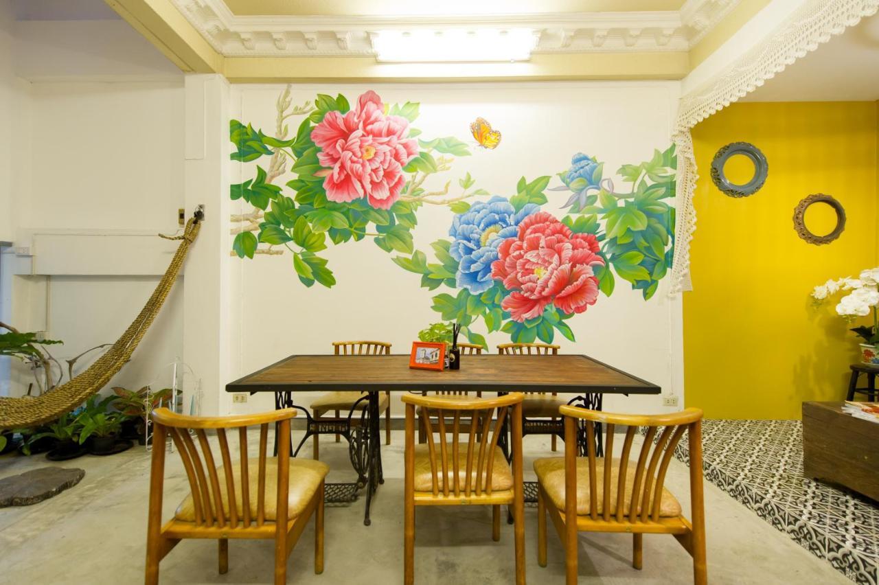 The Neighbors Hostel (Adults Only) Phuket Dış mekan fotoğraf