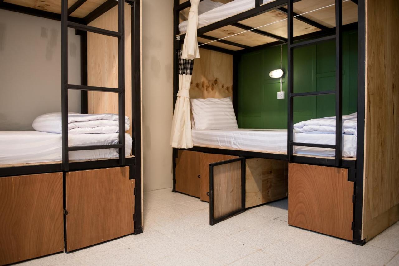 The Neighbors Hostel (Adults Only) Phuket Dış mekan fotoğraf