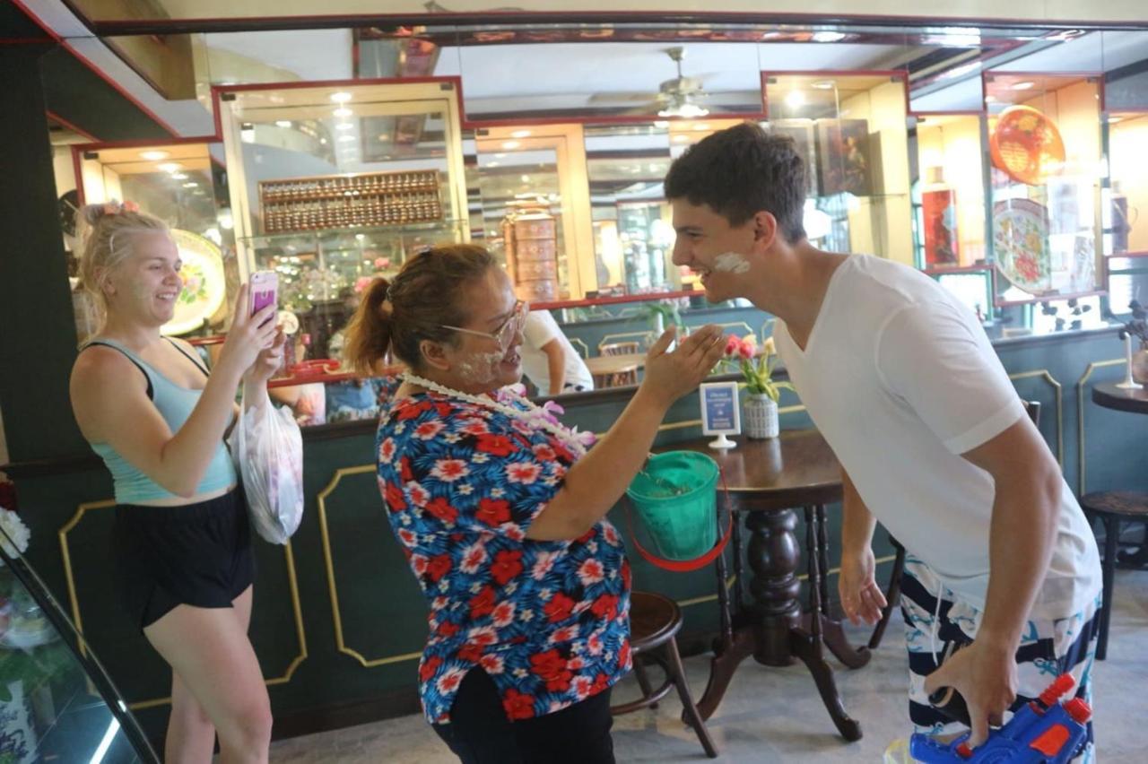 The Neighbors Hostel (Adults Only) Phuket Dış mekan fotoğraf